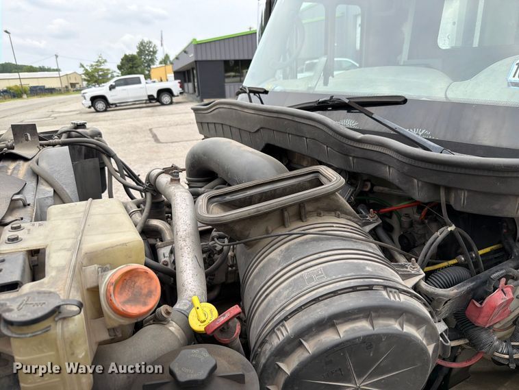 image for item FT6119 2009 International 7400 SBA refuse truck