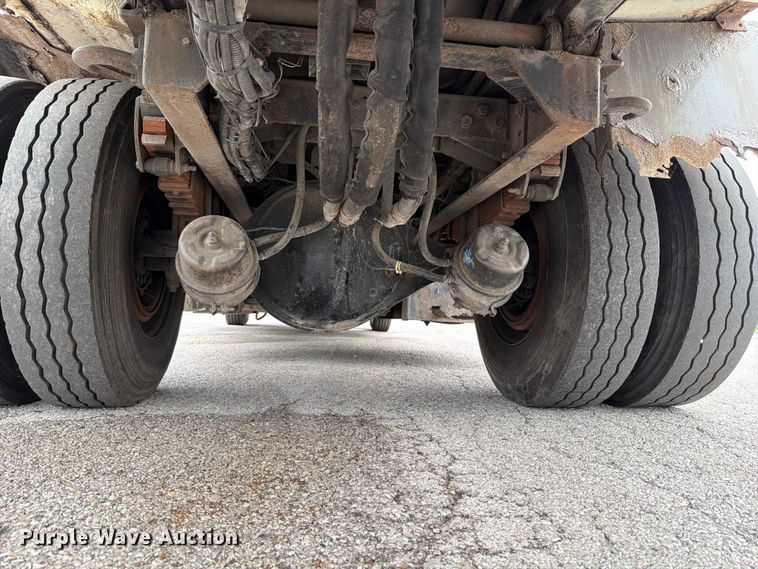 image for item FT6119 2009 International 7400 SBA refuse truck