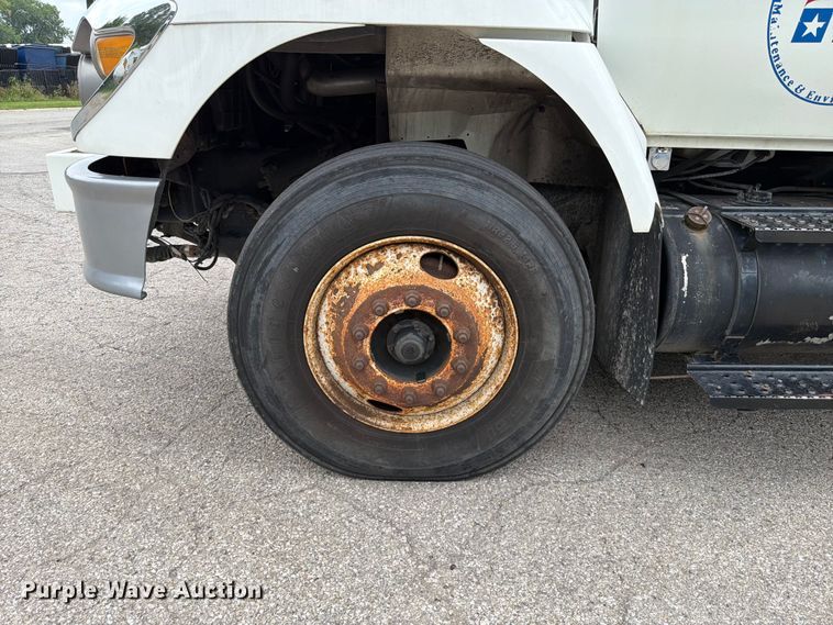image for item FT6119 2009 International 7400 SBA refuse truck