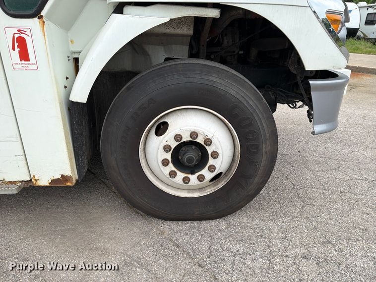 image for item FT6119 2009 International 7400 SBA refuse truck
