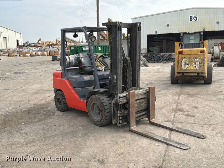 image for item FT6133 Toyota 8FGU30 forklift