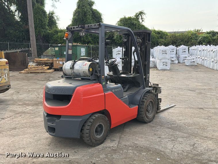 image for item FT6133 Toyota 8FGU30 forklift