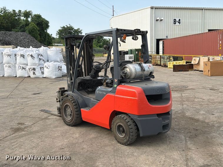 image for item FT6133 Toyota 8FGU30 forklift