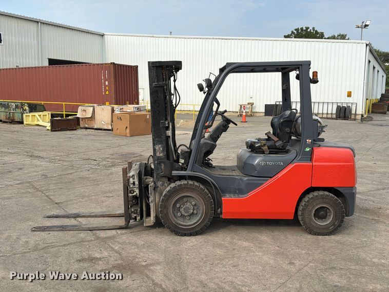 image for item FT6133 Toyota 8FGU30 forklift