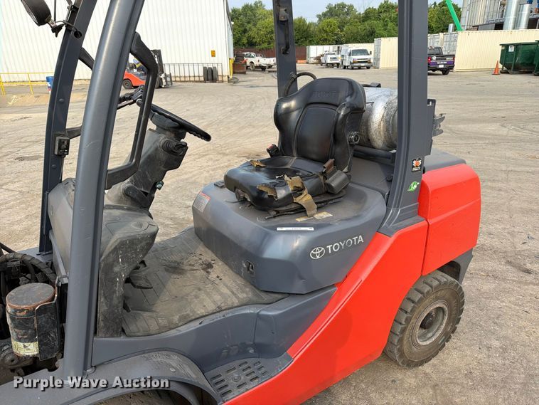 image for item FT6133 Toyota 8FGU30 forklift