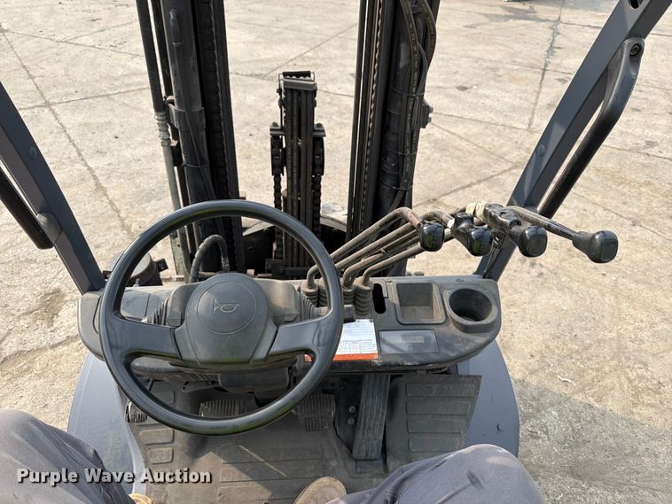 image for item FT6133 Toyota 8FGU30 forklift