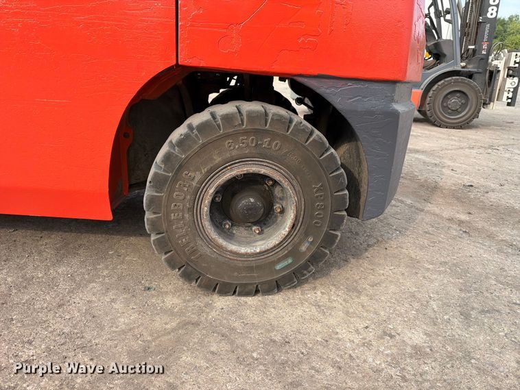 image for item FT6133 Toyota 8FGU30 forklift