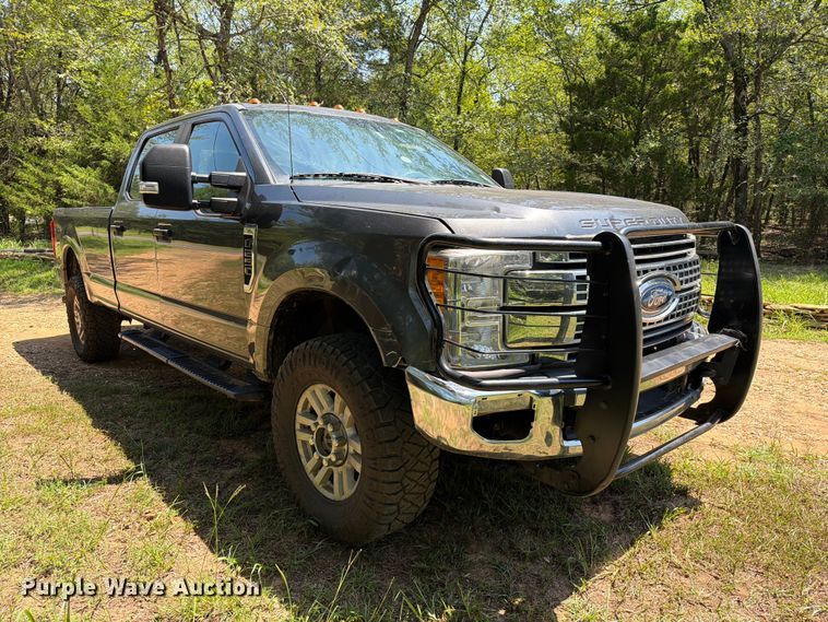 image for item FU1001 2017 Ford F250 Super Duty Crew Cab pickup truck