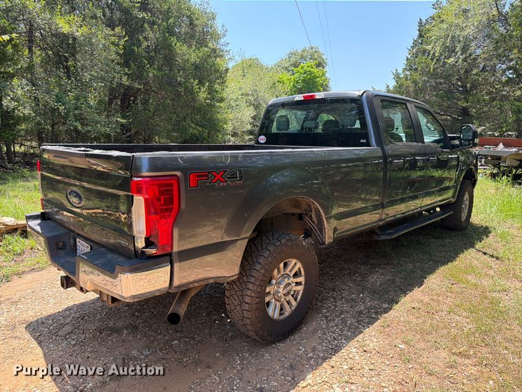 image for item FU1001 2017 Ford F250 Super Duty Crew Cab pickup truck