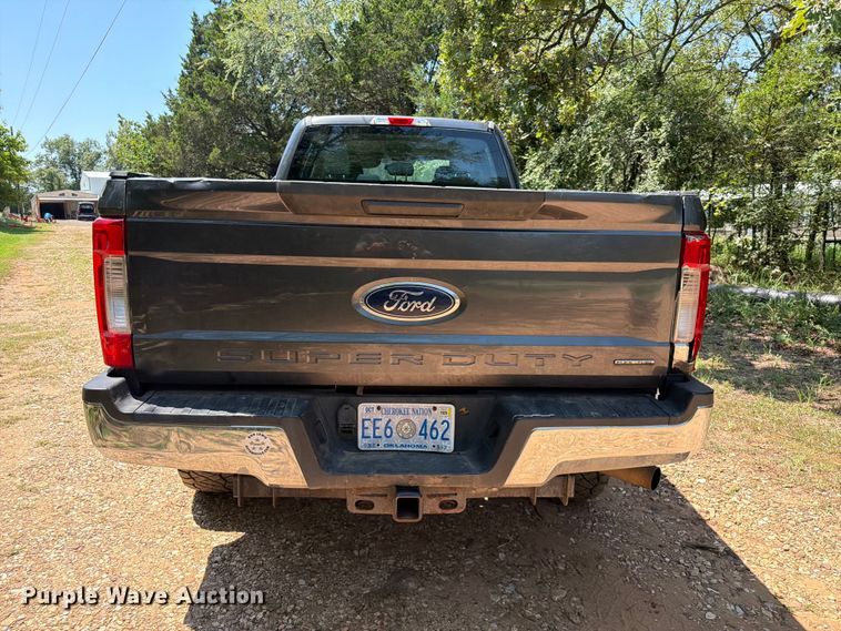 image for item FU1001 2017 Ford F250 Super Duty Crew Cab pickup truck