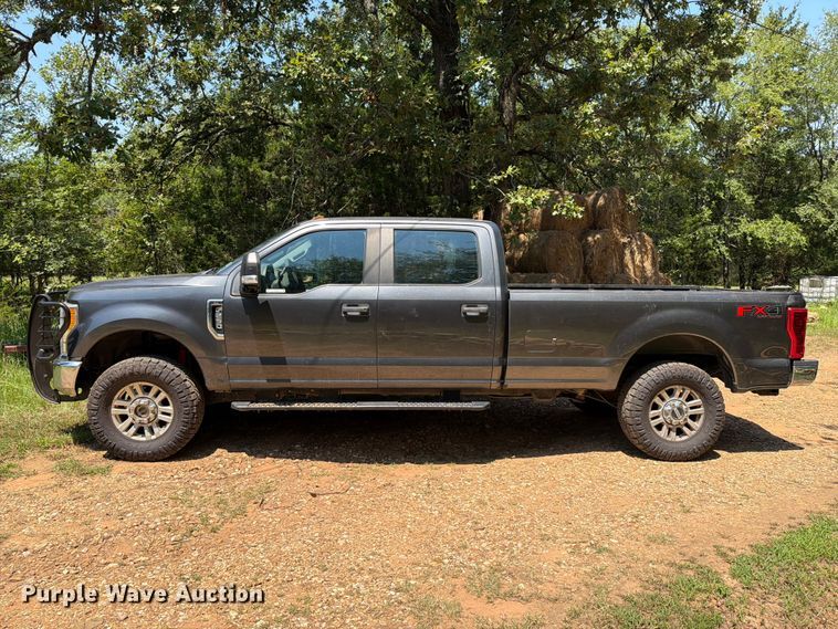 image for item FU1001 2017 Ford F250 Super Duty Crew Cab pickup truck
