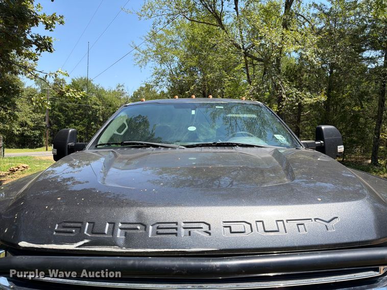 image for item FU1001 2017 Ford F250 Super Duty Crew Cab pickup truck