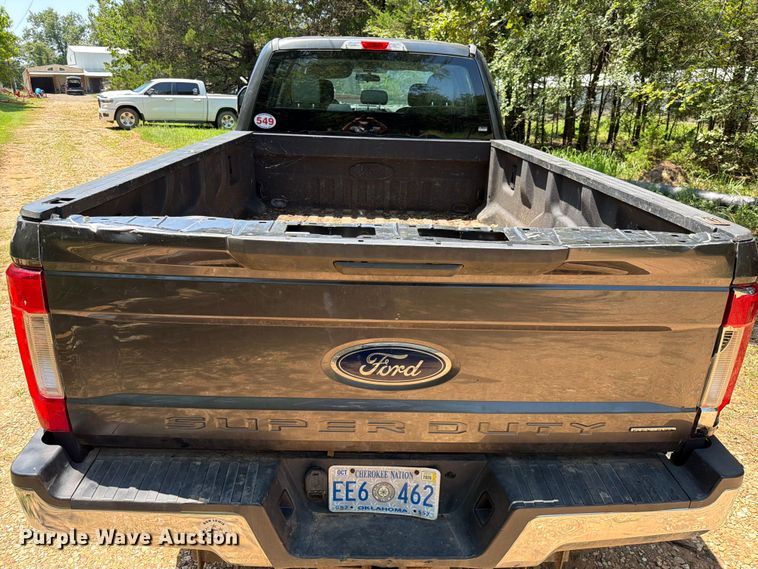 image for item FU1001 2017 Ford F250 Super Duty Crew Cab pickup truck