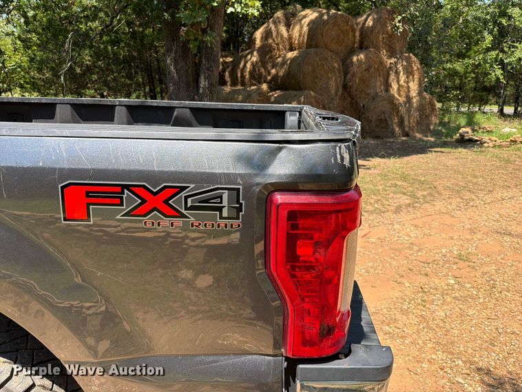 image for item FU1001 2017 Ford F250 Super Duty Crew Cab pickup truck