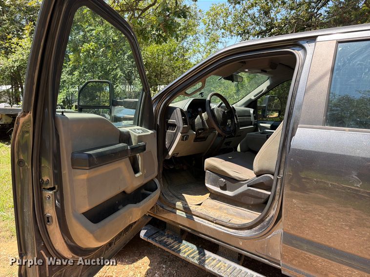 image for item FU1001 2017 Ford F250 Super Duty Crew Cab pickup truck