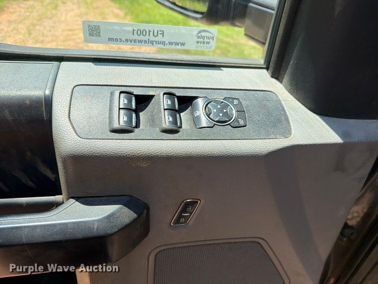 image for item FU1001 2017 Ford F250 Super Duty Crew Cab pickup truck