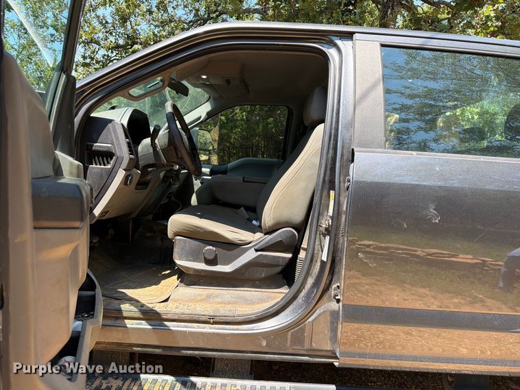 image for item FU1001 2017 Ford F250 Super Duty Crew Cab pickup truck