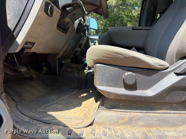 image for item FU1001 2017 Ford F250 Super Duty Crew Cab pickup truck