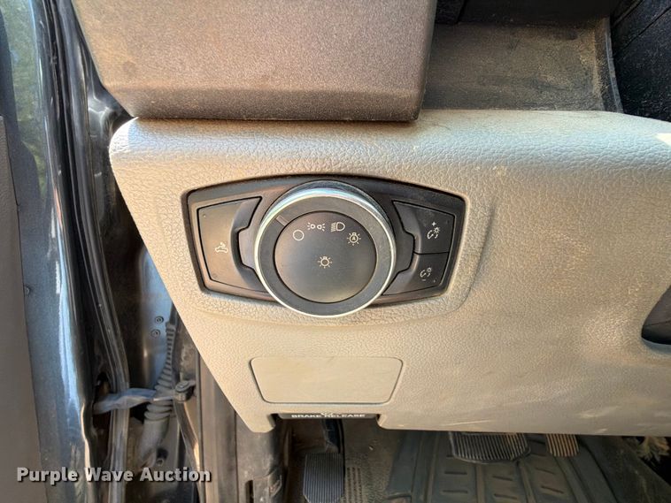 image for item FU1001 2017 Ford F250 Super Duty Crew Cab pickup truck