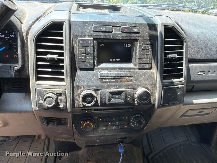 image for item FU1001 2017 Ford F250 Super Duty Crew Cab pickup truck