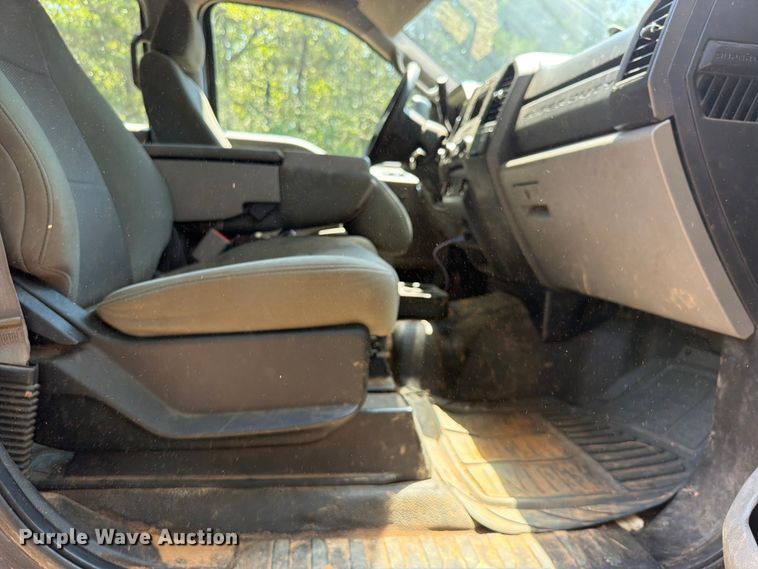 image for item FU1001 2017 Ford F250 Super Duty Crew Cab pickup truck