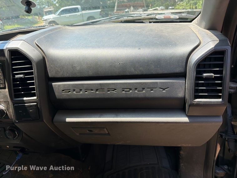 image for item FU1001 2017 Ford F250 Super Duty Crew Cab pickup truck