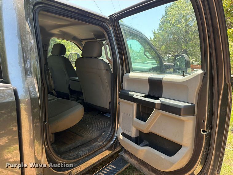 image for item FU1001 2017 Ford F250 Super Duty Crew Cab pickup truck