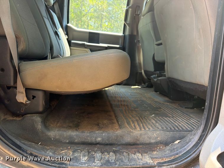 image for item FU1001 2017 Ford F250 Super Duty Crew Cab pickup truck