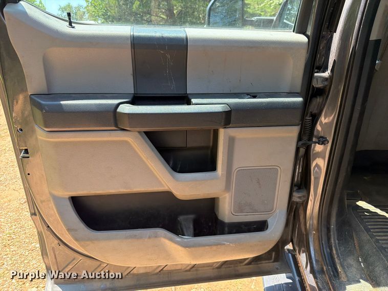 image for item FU1001 2017 Ford F250 Super Duty Crew Cab pickup truck