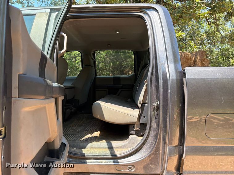 image for item FU1001 2017 Ford F250 Super Duty Crew Cab pickup truck