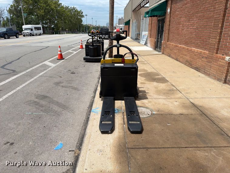 image for item FU4506 2014 Yale MPE060LFN24T2748 pallet jack