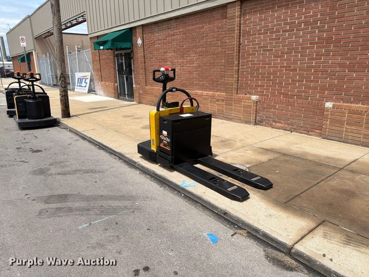 image for item FU4506 2014 Yale MPE060LFN24T2748 pallet jack