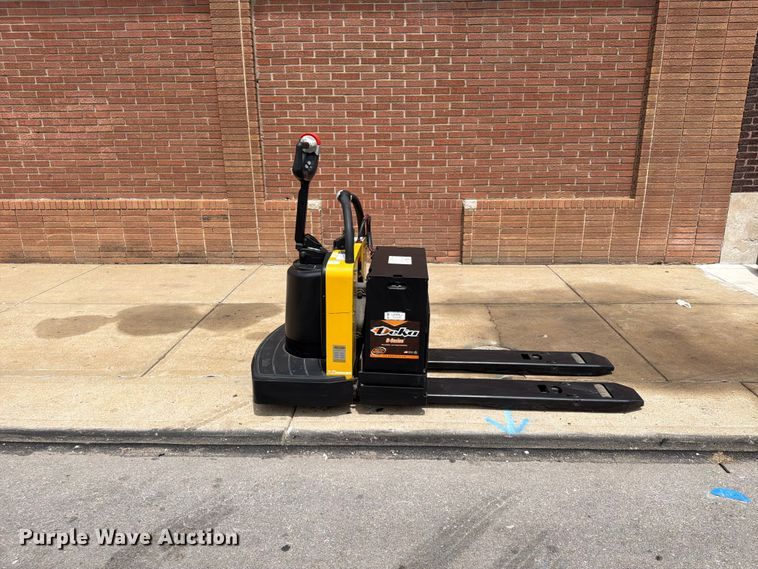 image for item FU4506 2014 Yale MPE060LFN24T2748 pallet jack