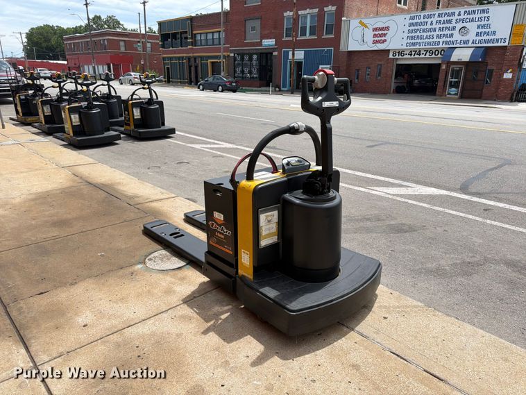 image for item FU4506 2014 Yale MPE060LFN24T2748 pallet jack