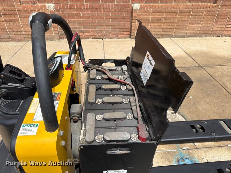image for item FU4506 2014 Yale MPE060LFN24T2748 pallet jack