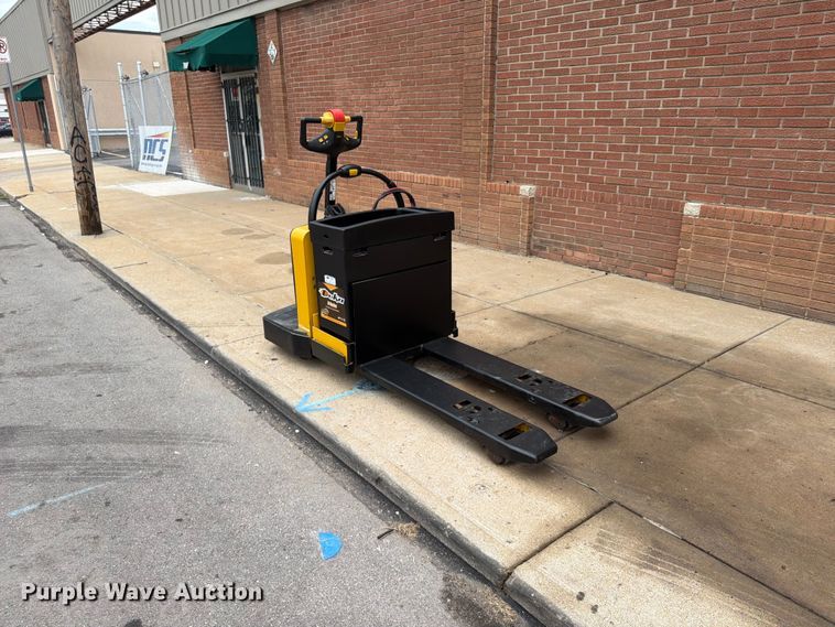 image for item FU4507 2012 Yale MPE060LFN24T2748 pallet jack