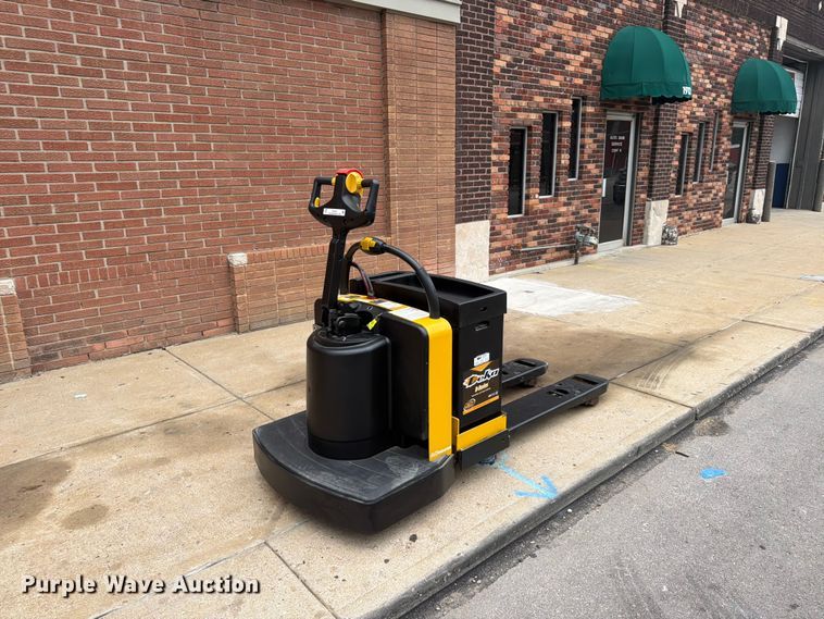 image for item FU4507 2012 Yale MPE060LFN24T2748 pallet jack