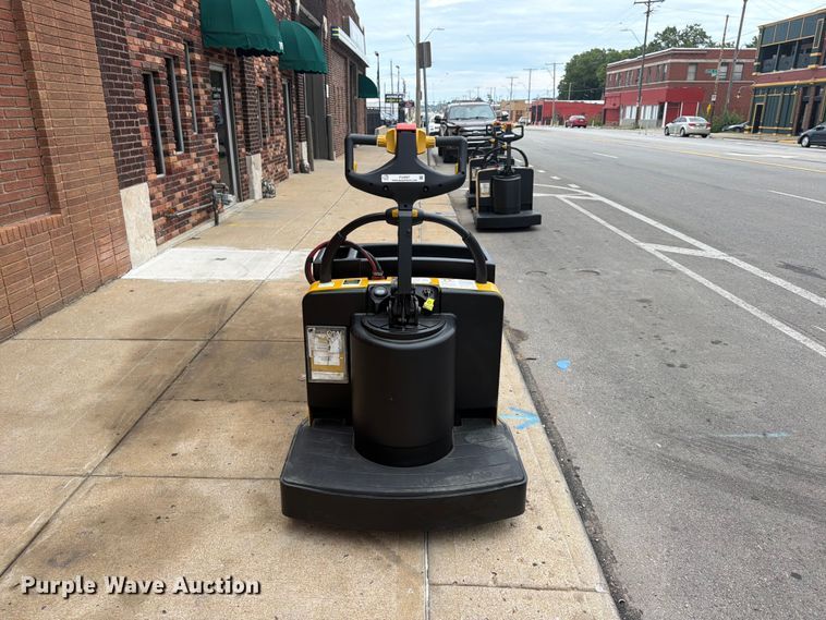 image for item FU4507 2012 Yale MPE060LFN24T2748 pallet jack