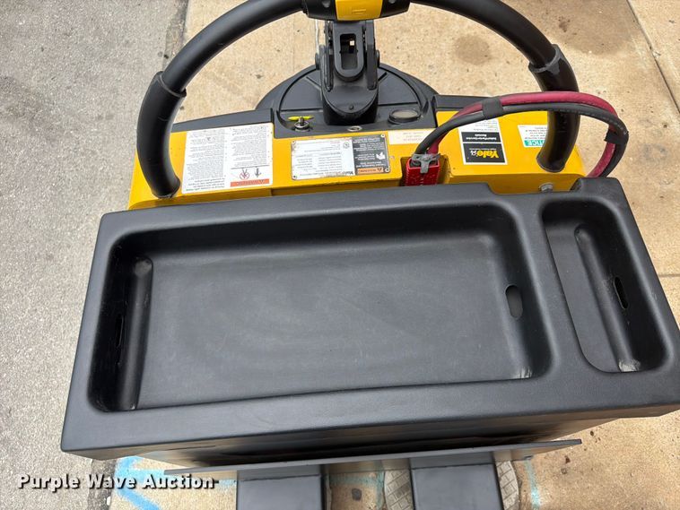 image for item FU4507 2012 Yale MPE060LFN24T2748 pallet jack