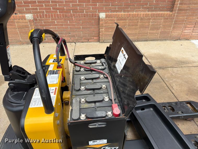 image for item FU4507 2012 Yale MPE060LFN24T2748 pallet jack