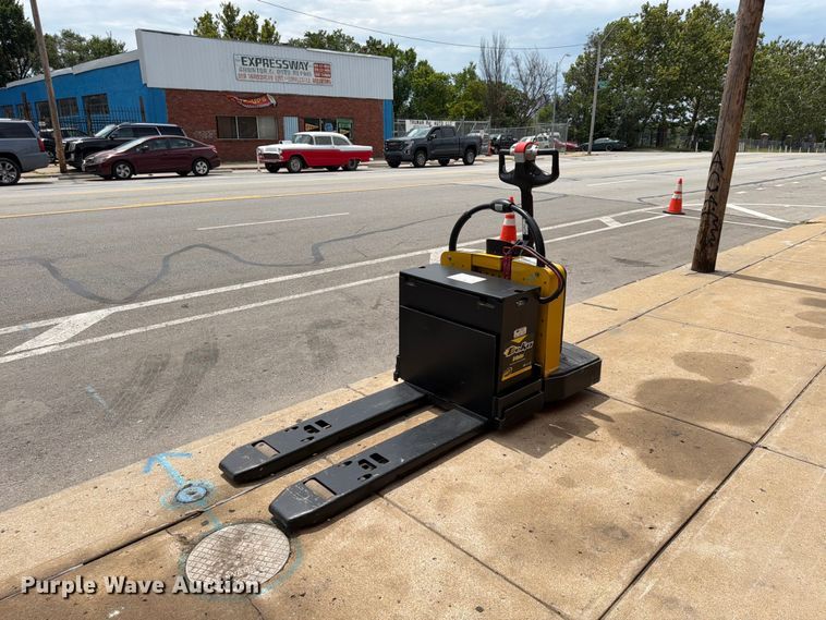 2013 Yale MPE060LFN2AT27 pallet jack