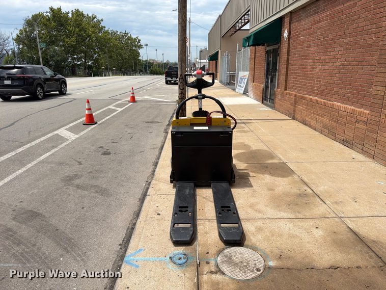 image for item FU4510 2013 Yale MPE060LFN2AT27 pallet jack