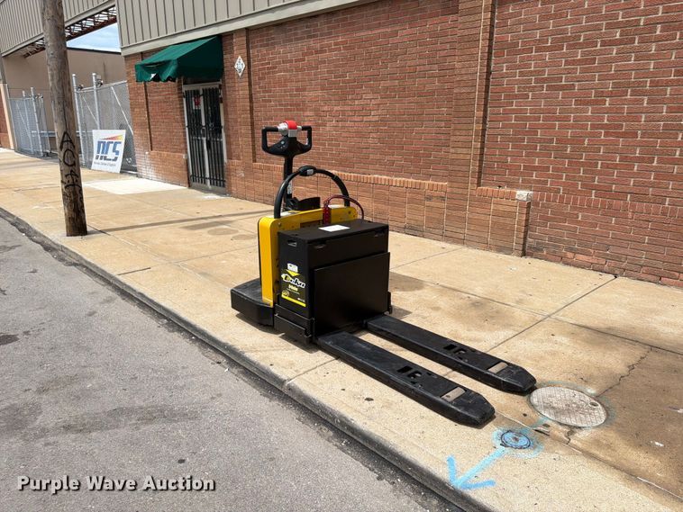 image for item FU4510 2013 Yale MPE060LFN2AT27 pallet jack
