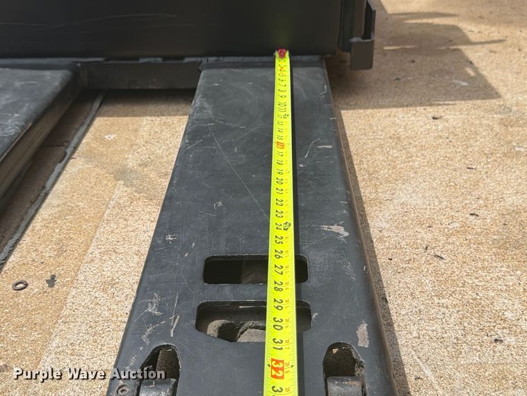 image for item FU4510 2013 Yale MPE060LFN2AT27 pallet jack