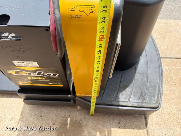 image for item FU4510 2013 Yale MPE060LFN2AT27 pallet jack