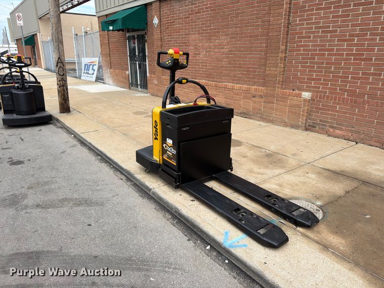 image for item FU4511 2010 Yale MPE060LFN24T2748 pallet jack