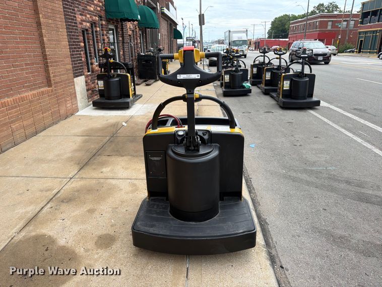 image for item FU4511 2010 Yale MPE060LFN24T2748 pallet jack