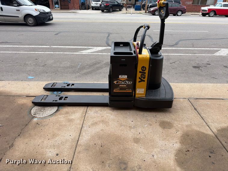 image for item FU4511 2010 Yale MPE060LFN24T2748 pallet jack