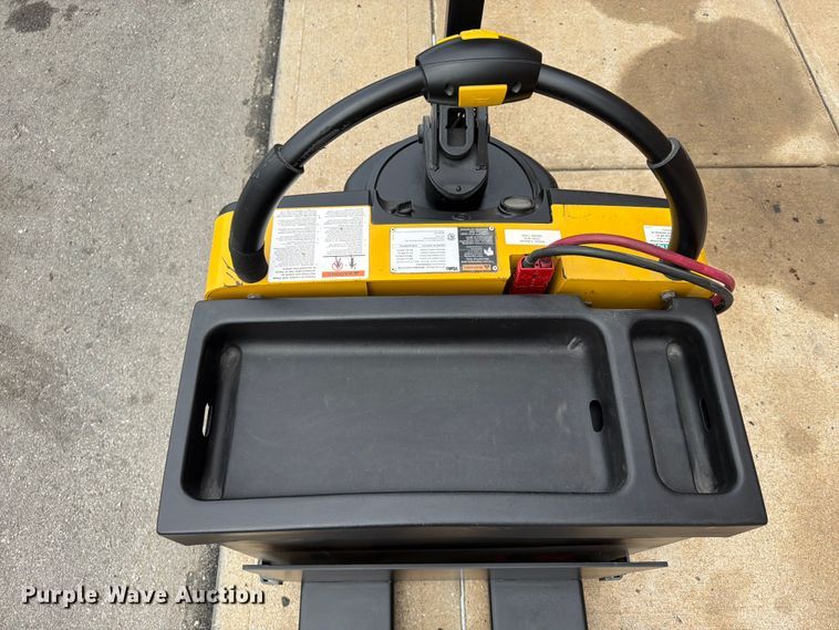 image for item FU4511 2010 Yale MPE060LFN24T2748 pallet jack