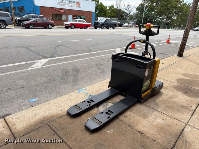 2011 Yale MPE060LFN24T2748 pallet jack
